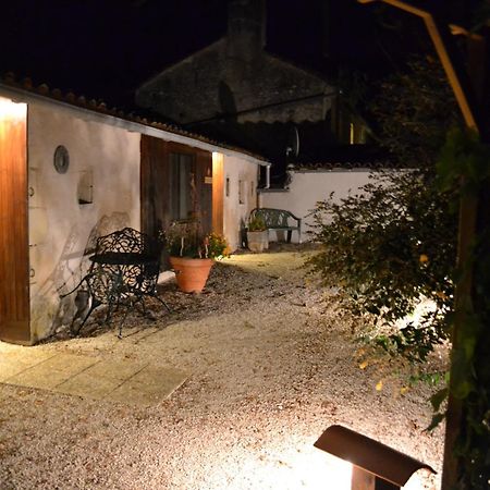 Le Moulin De Lusseau Bed and Breakfast Chef-Boutonne Kamer foto