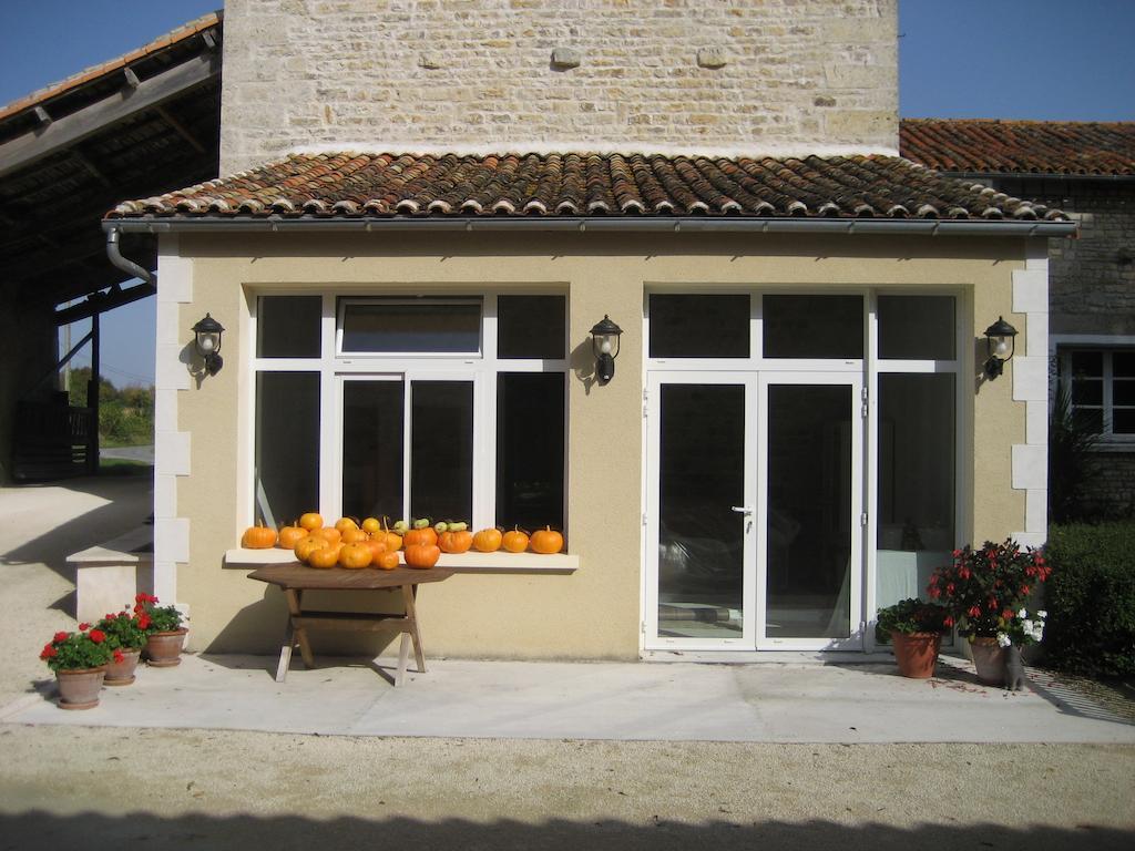 Le Moulin De Lusseau Bed and Breakfast Chef-Boutonne Buitenkant foto