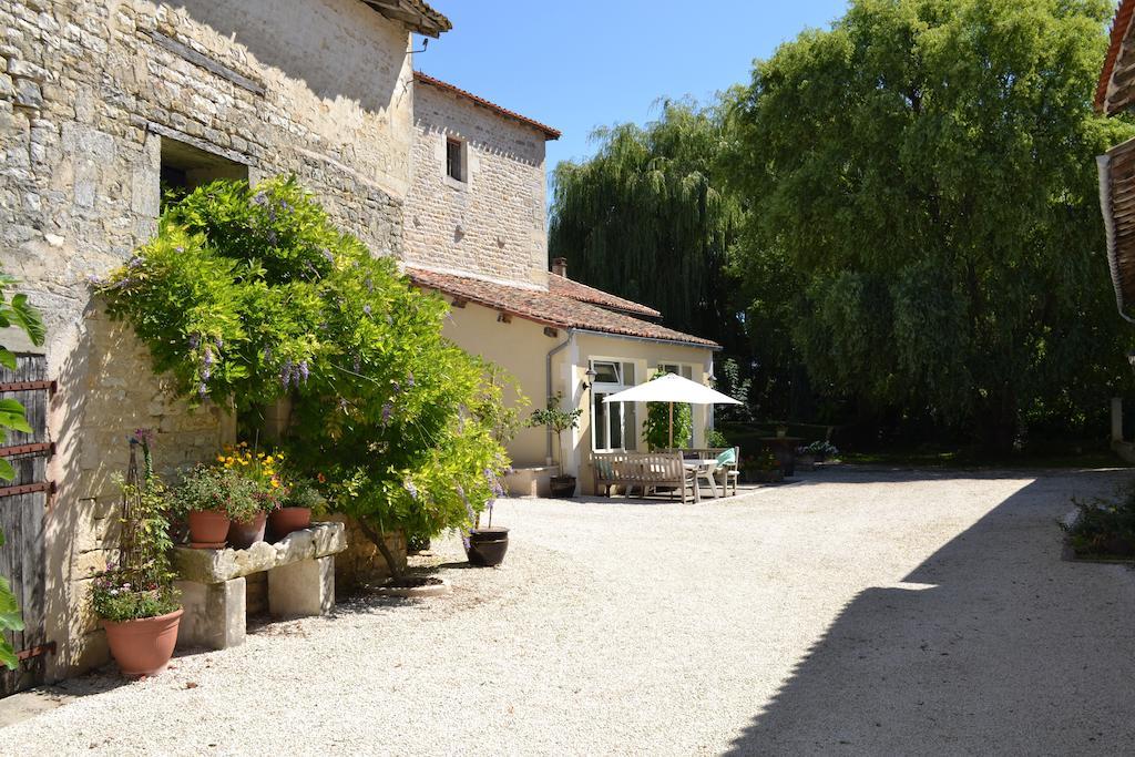 Le Moulin De Lusseau Bed and Breakfast Chef-Boutonne Buitenkant foto