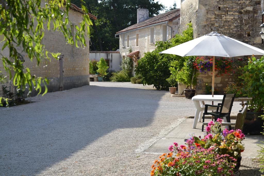 Le Moulin De Lusseau Bed and Breakfast Chef-Boutonne Buitenkant foto