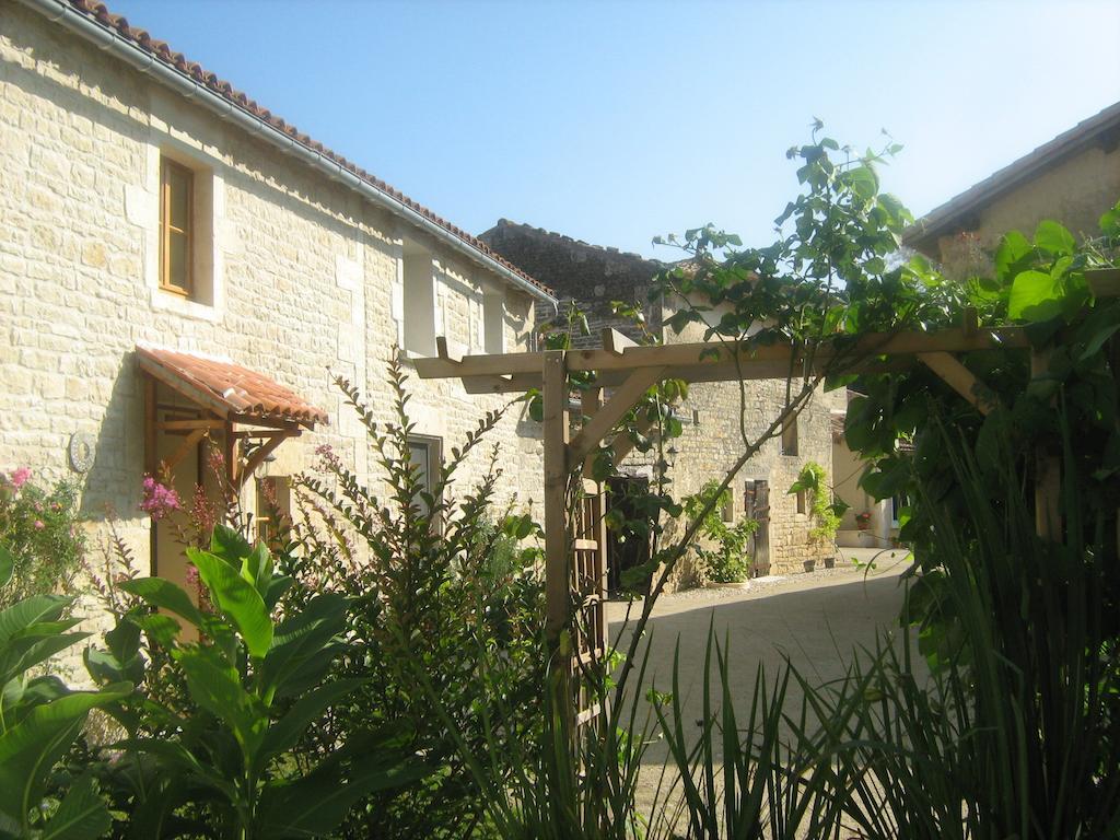 Le Moulin De Lusseau Bed and Breakfast Chef-Boutonne Kamer foto